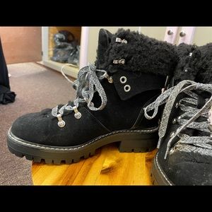 Black memory foam Hiker Boots size 8 with black fur in boots & top of boot photo